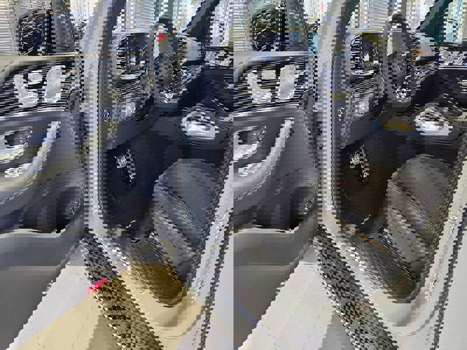 Used 2025 Mercedes-Benz GLS 63 AMG 4MATIC image 14