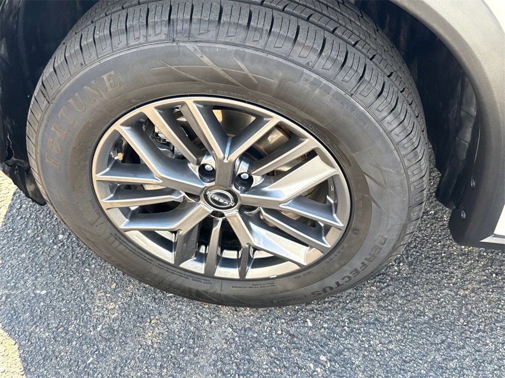 Used 2024 Nissan Rogue S image 7