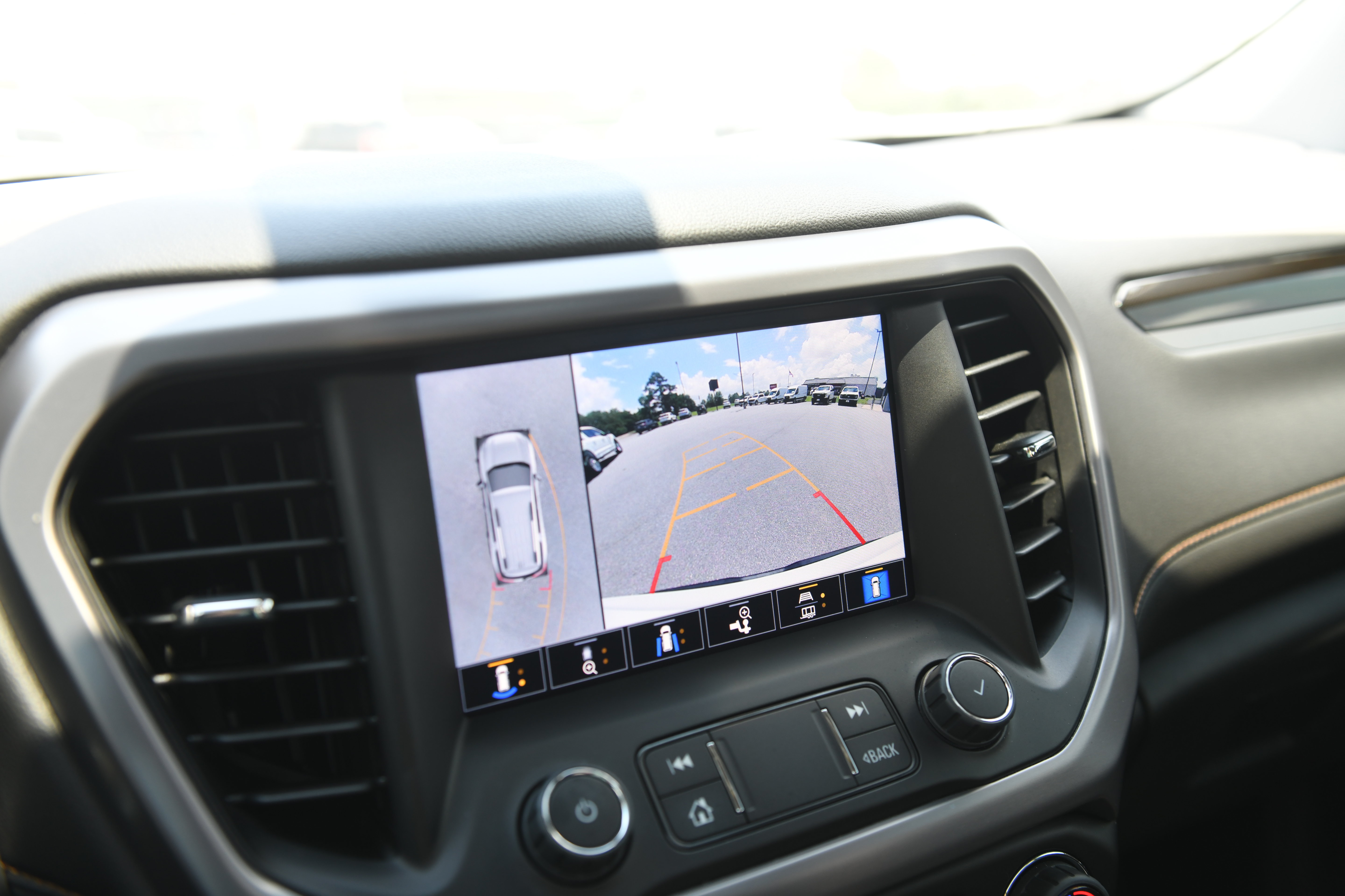 Used 2022 GMC Acadia AT4 w/ Technology Package AWD/4WD image 18