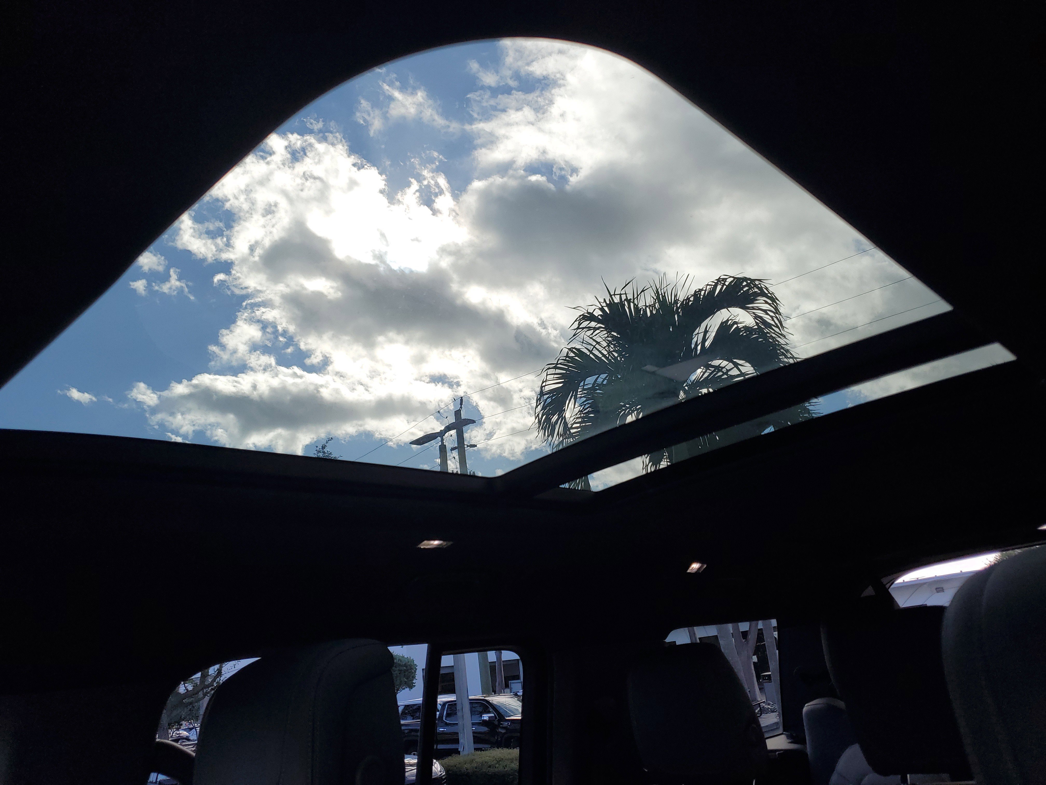 Used 2023 Land Rover Defender 130 X-Dynamic SE image 18