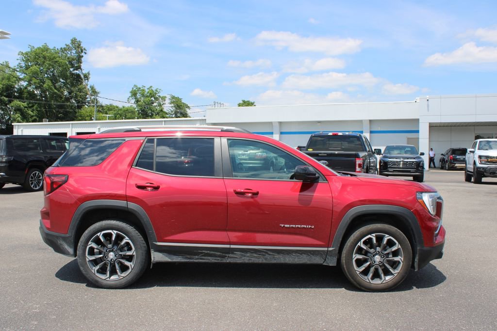 Used 2025 GMC Terrain Elevation w/ Elevation Premium Package AWD/4WD image 11