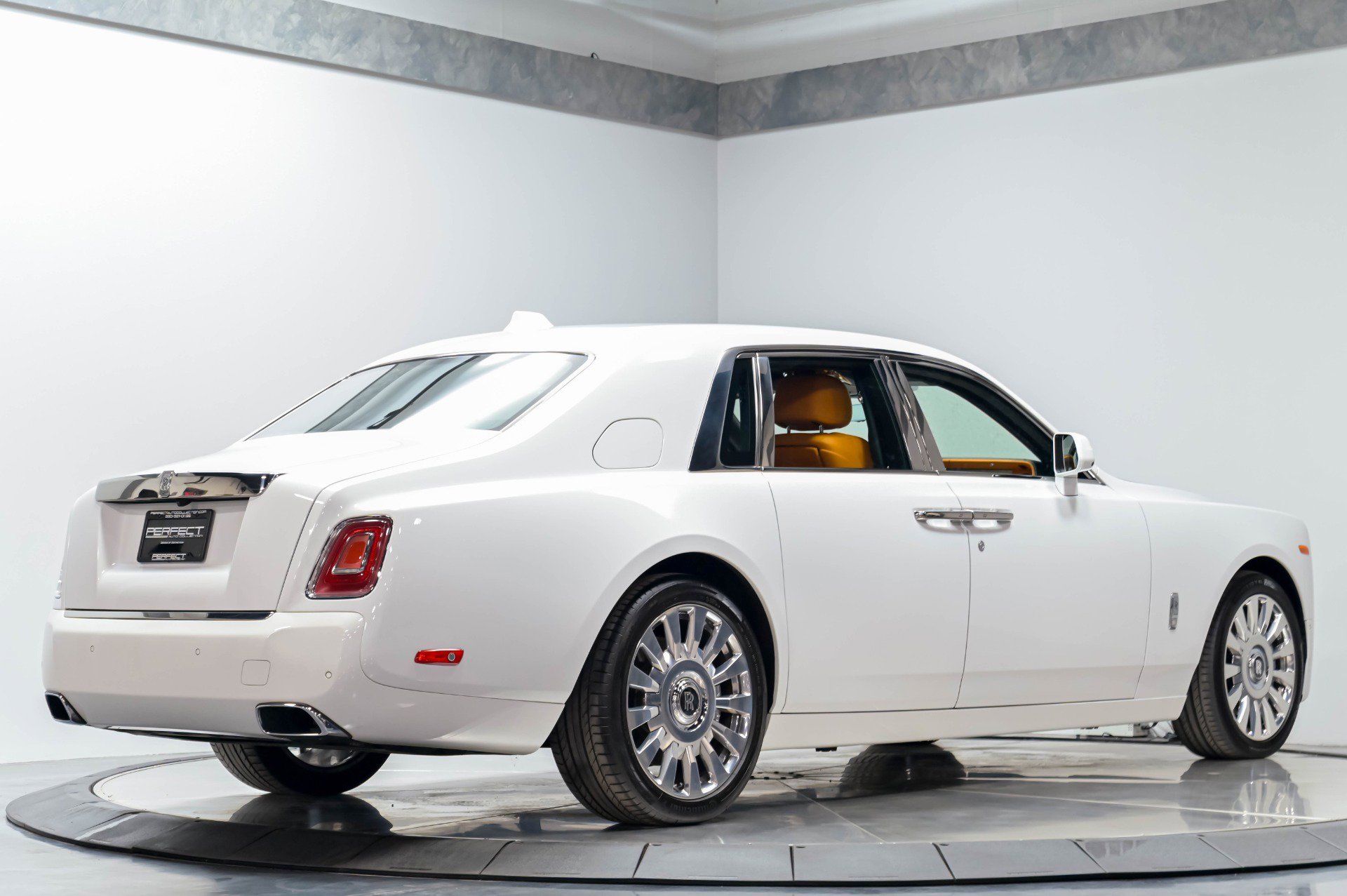 Used 2022 Rolls-Royce Phantom Sedan w/ The Phantom Package RWD image 18