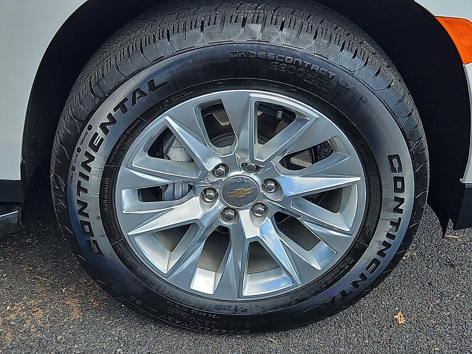 Used 2024 Chevrolet Suburban Premier w/ Premium Package image 8