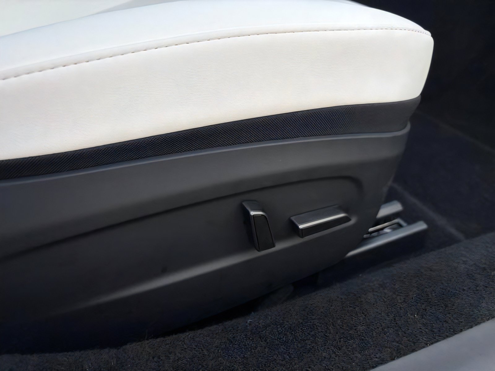 Used 2025 Tesla Model 3 Long Range AWD/4WD image 30