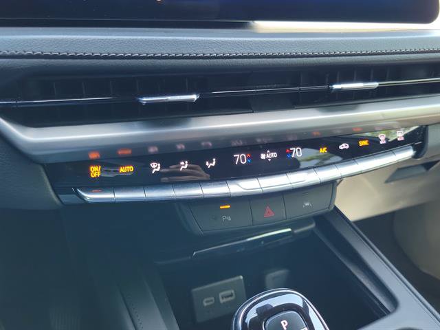 Certified 2024 Cadillac XT4 Premium Luxury AWD/4WD image 57