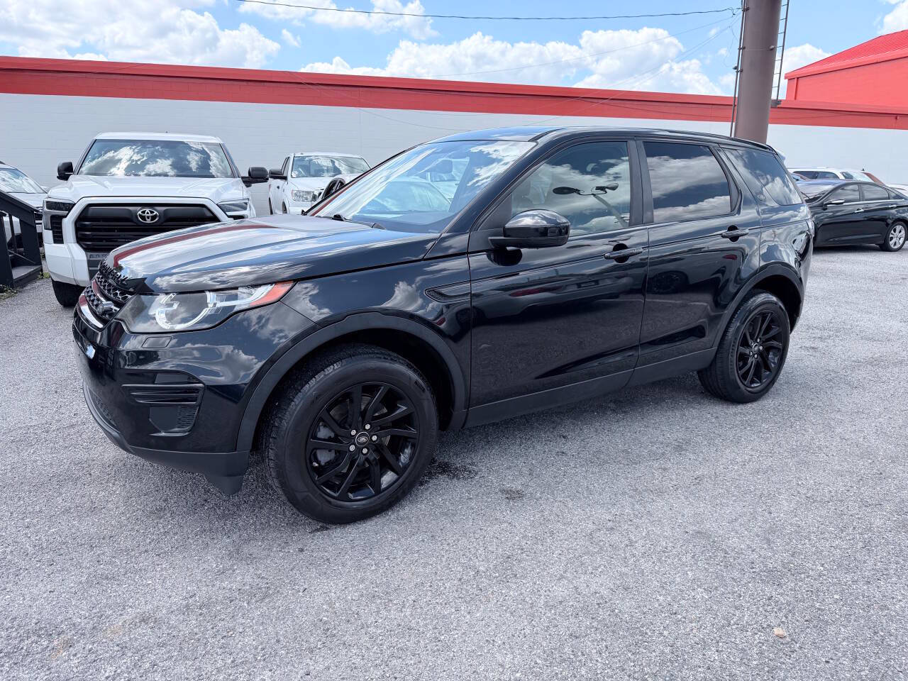Used 2016 Land Rover Discovery Sport SE AWD/4WD image 2