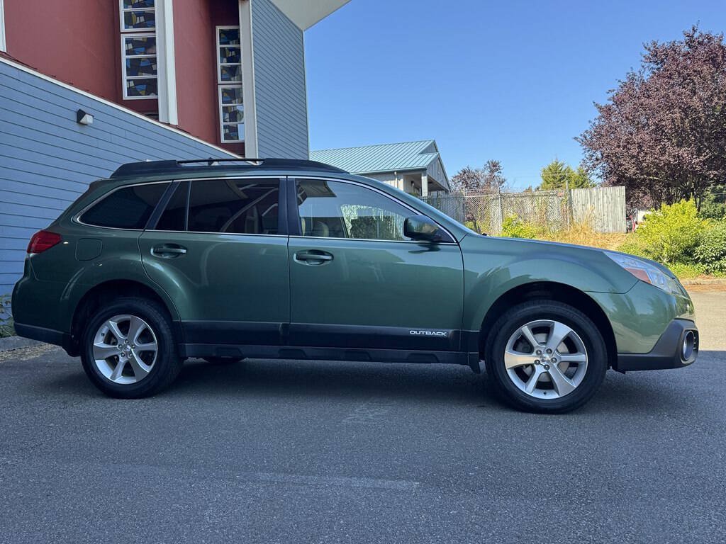 Used 2014 Subaru Outback 2.5i Limited AWD/4WD image 2