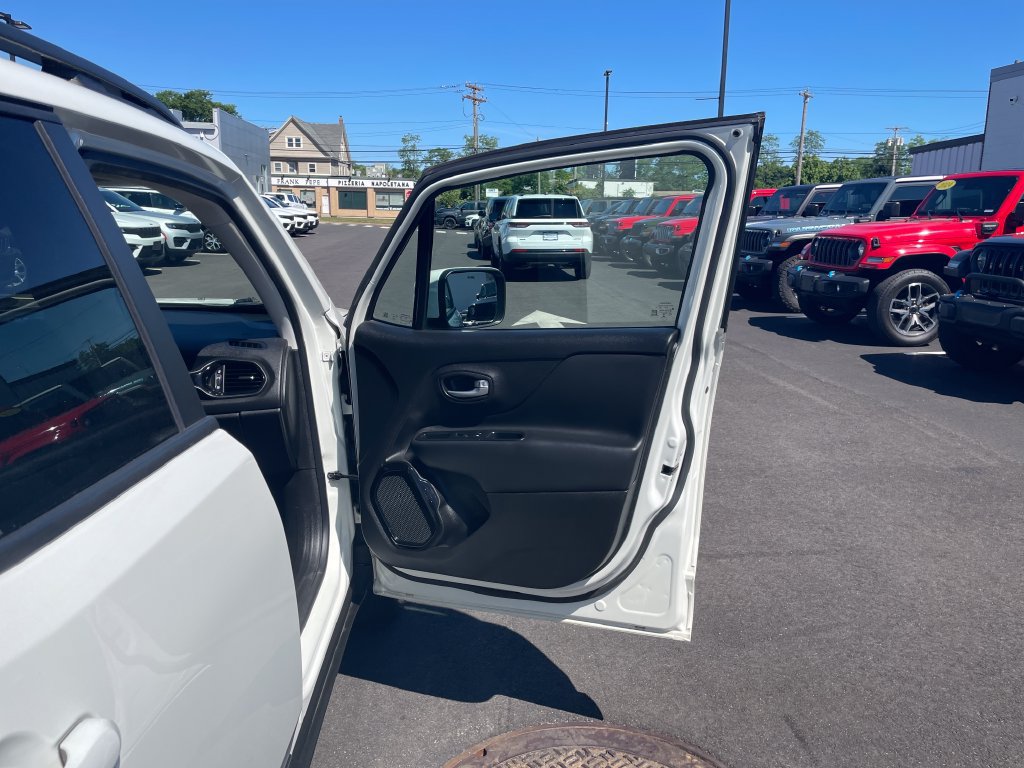 Certified 2017 Jeep Renegade Altitude AWD/4WD image 14