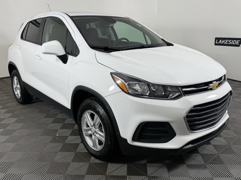 Used 2022 Chevrolet Trax LS w/ Tint and Cruise Package image 8