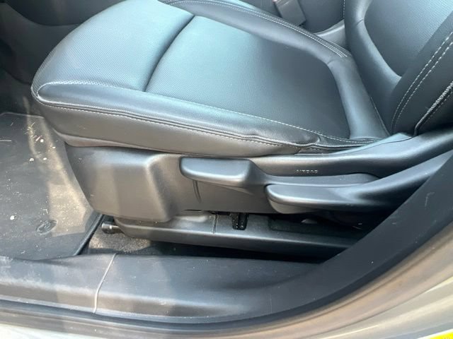 Used 2024 Buick Encore GX Sport Touring FWD image 9