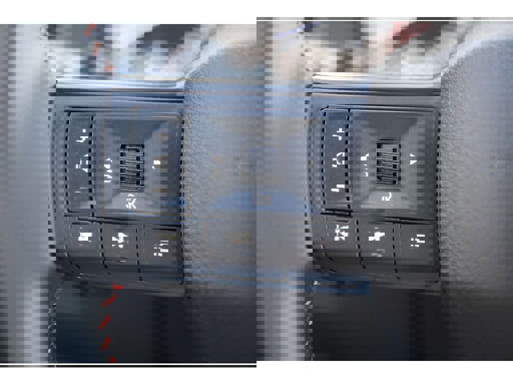 Used 2025 Nissan Rogue SV image 21