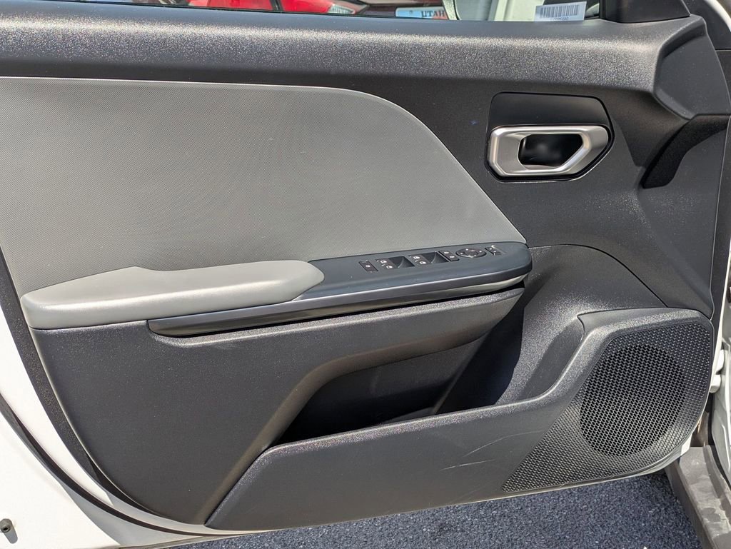 Used 2025 Kia K4 LXS image 11