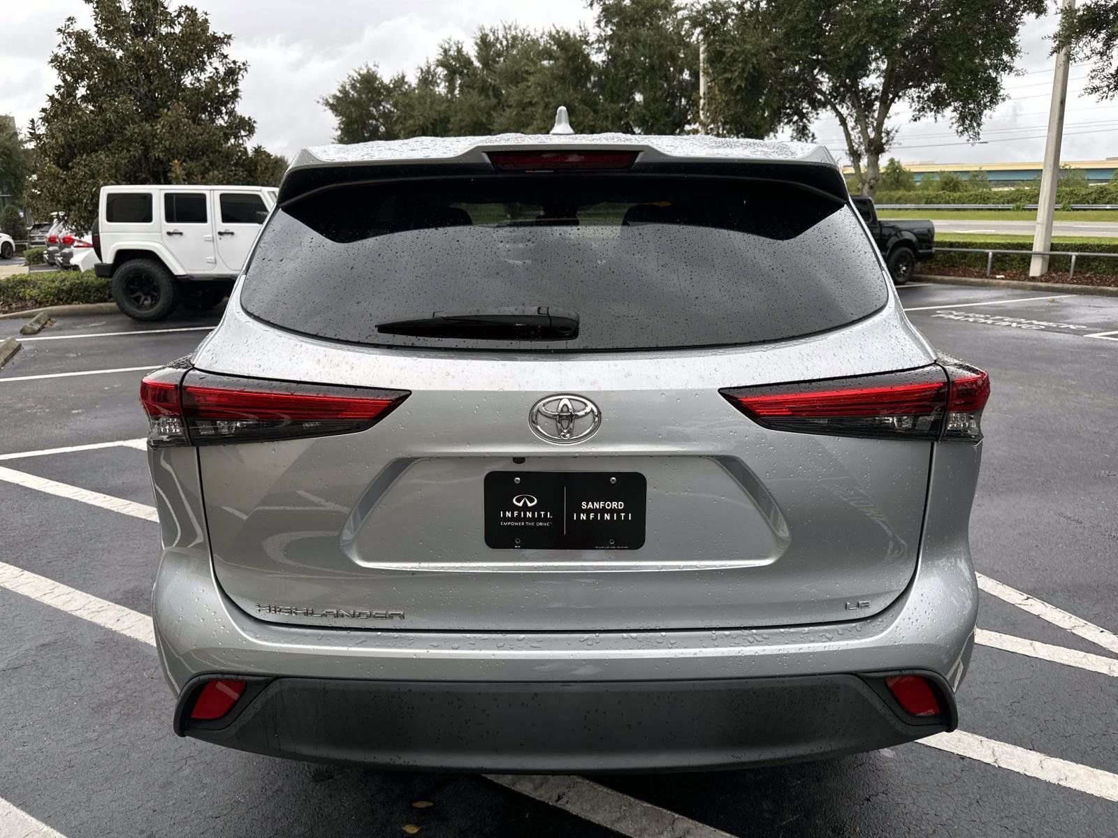 Used 2021 Toyota Highlander LE image 3