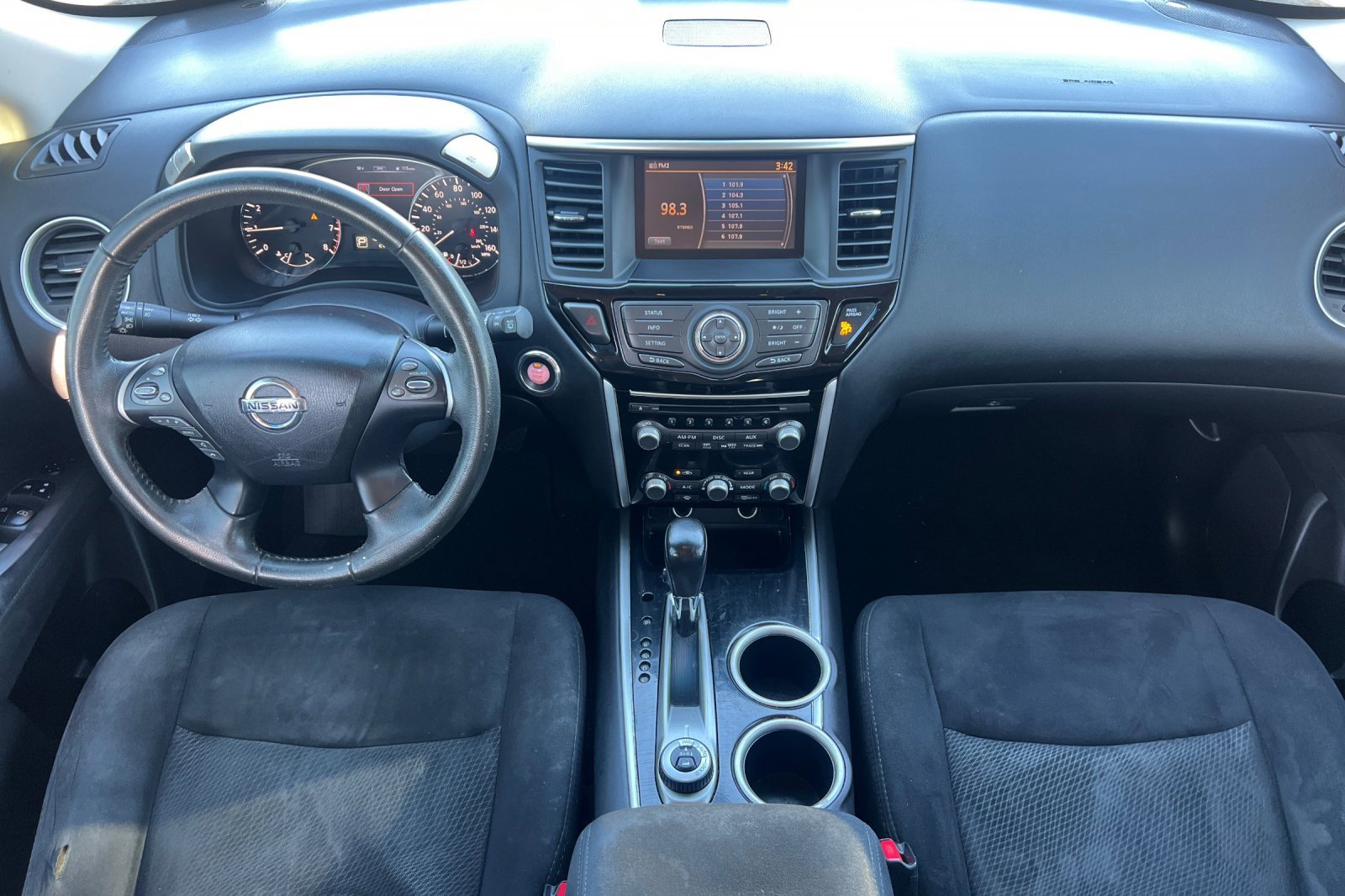 Used 2015 Nissan Pathfinder SV image 10