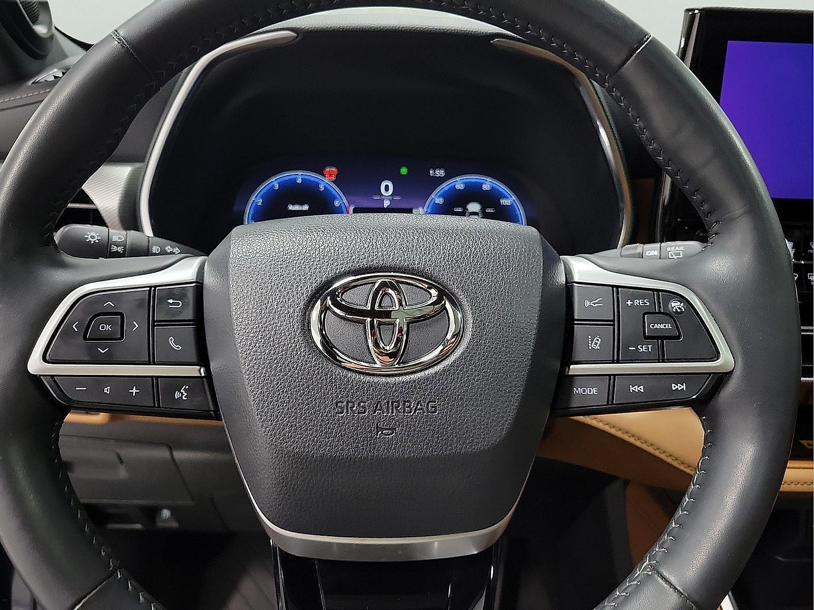 Certified 2024 Toyota Highlander Platinum FWD image 16