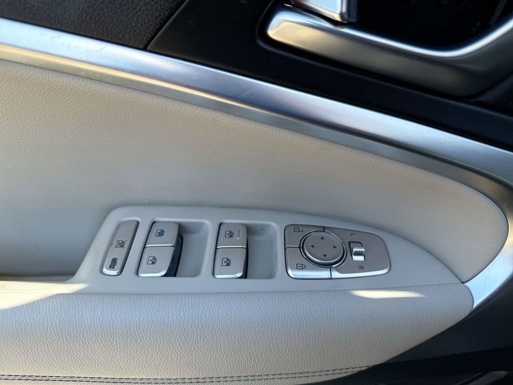 Used 2019 Genesis G70 2.0T Advanced image 15