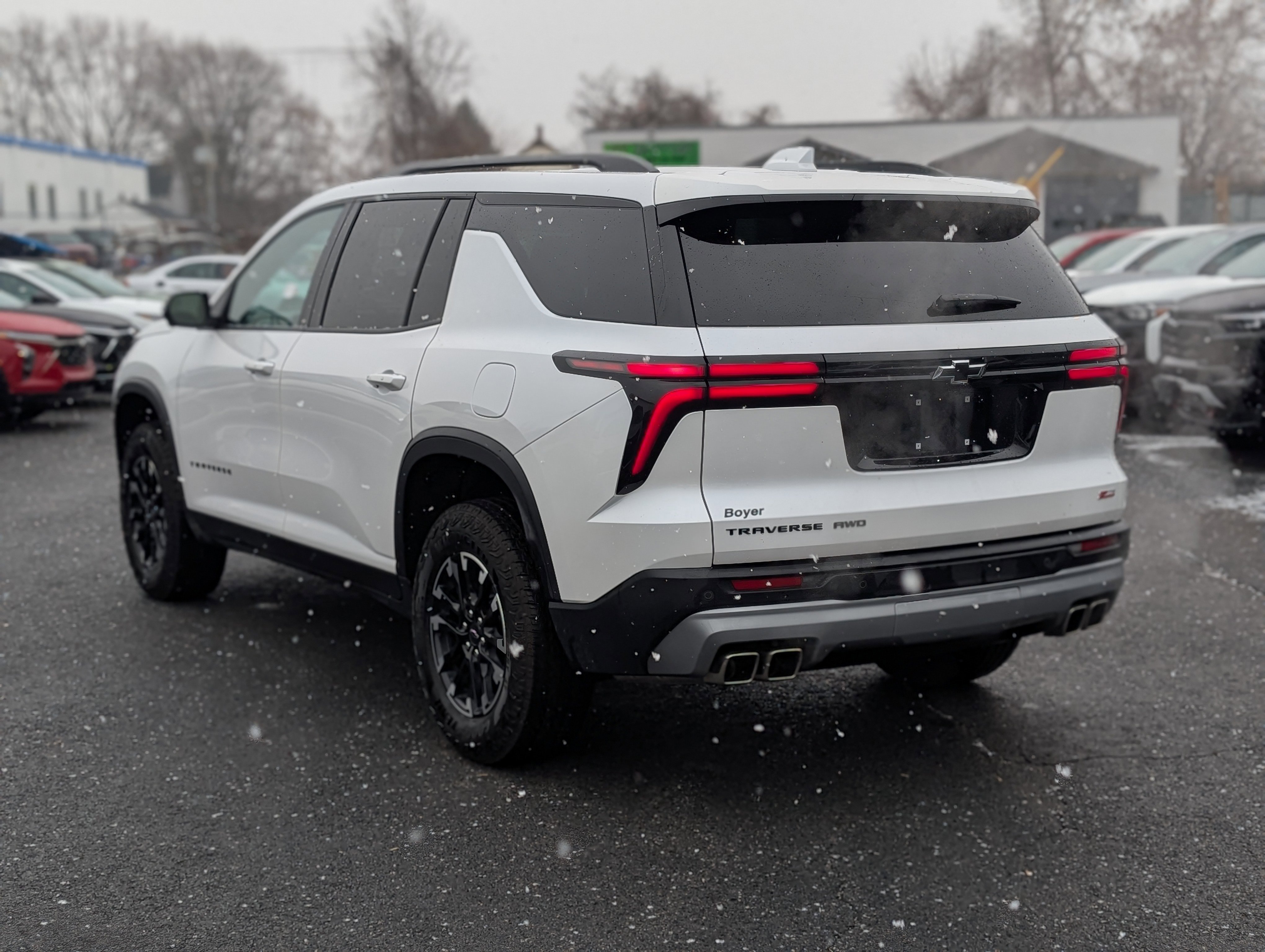 Used 2025 Chevrolet Traverse Z71 image 12