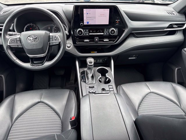 Used 2024 Toyota Highlander XSE AWD/4WD image 4