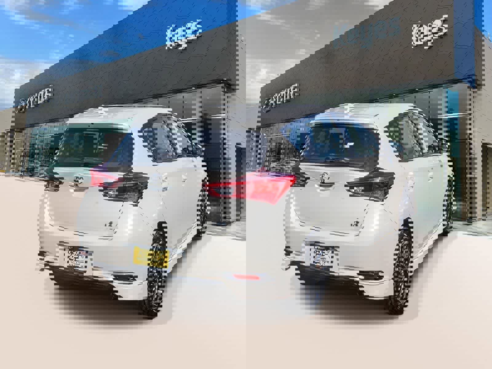 Used 2018 Toyota Corolla iM w/ Carpet Mat Package (TMS) image 4