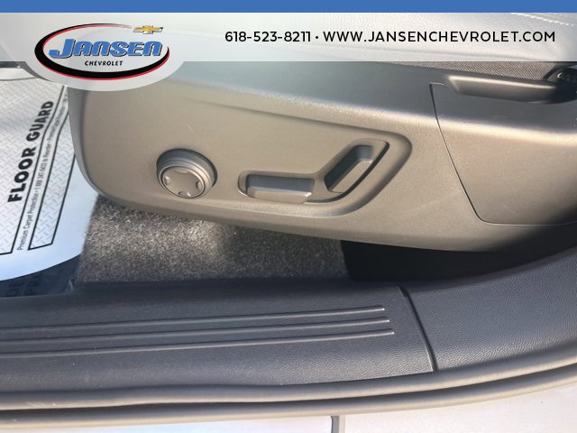 Used 2025 Volvo XC40 B5 Plus image 17