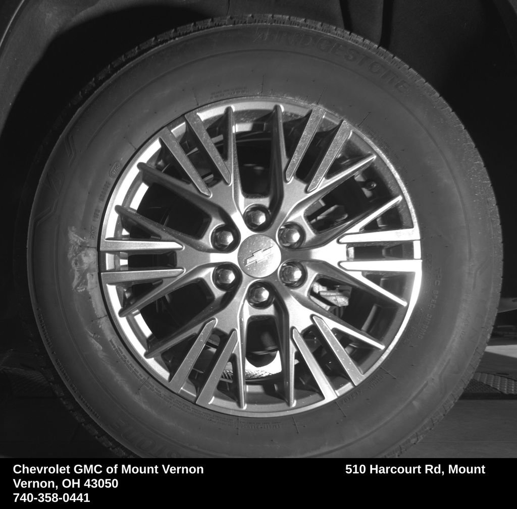 Used 2025 Chevrolet Traverse LT FWD image 33