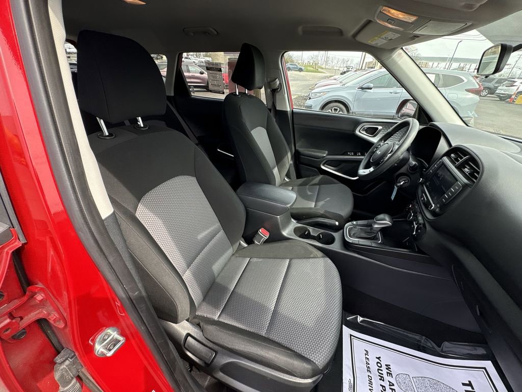 Used 2022 Kia Soul LX image 22