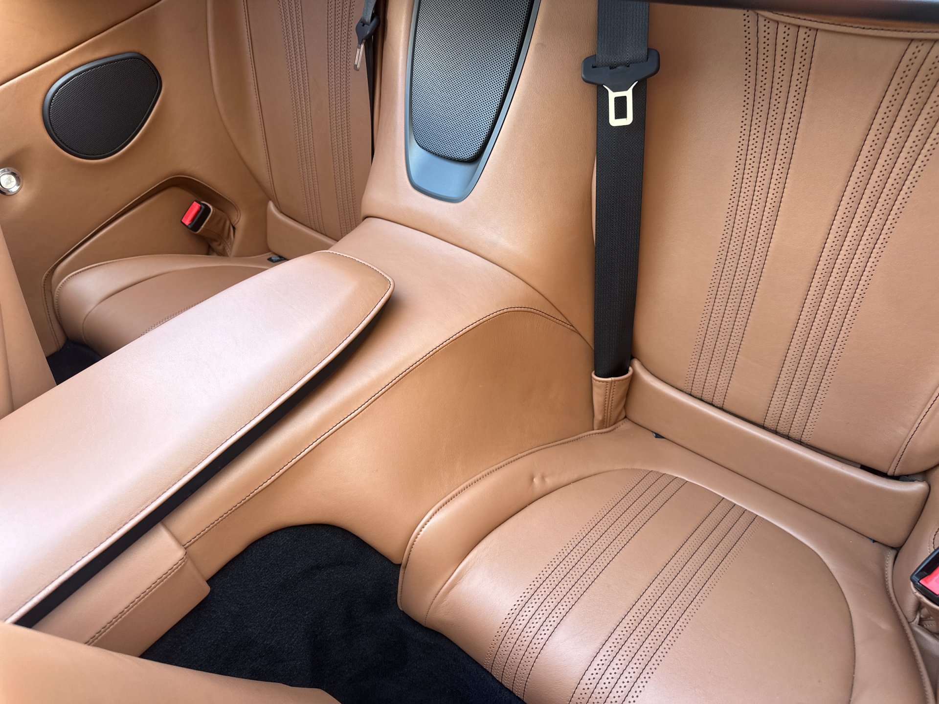 Used 2019 Aston Martin DB11 Volante RWD image 15