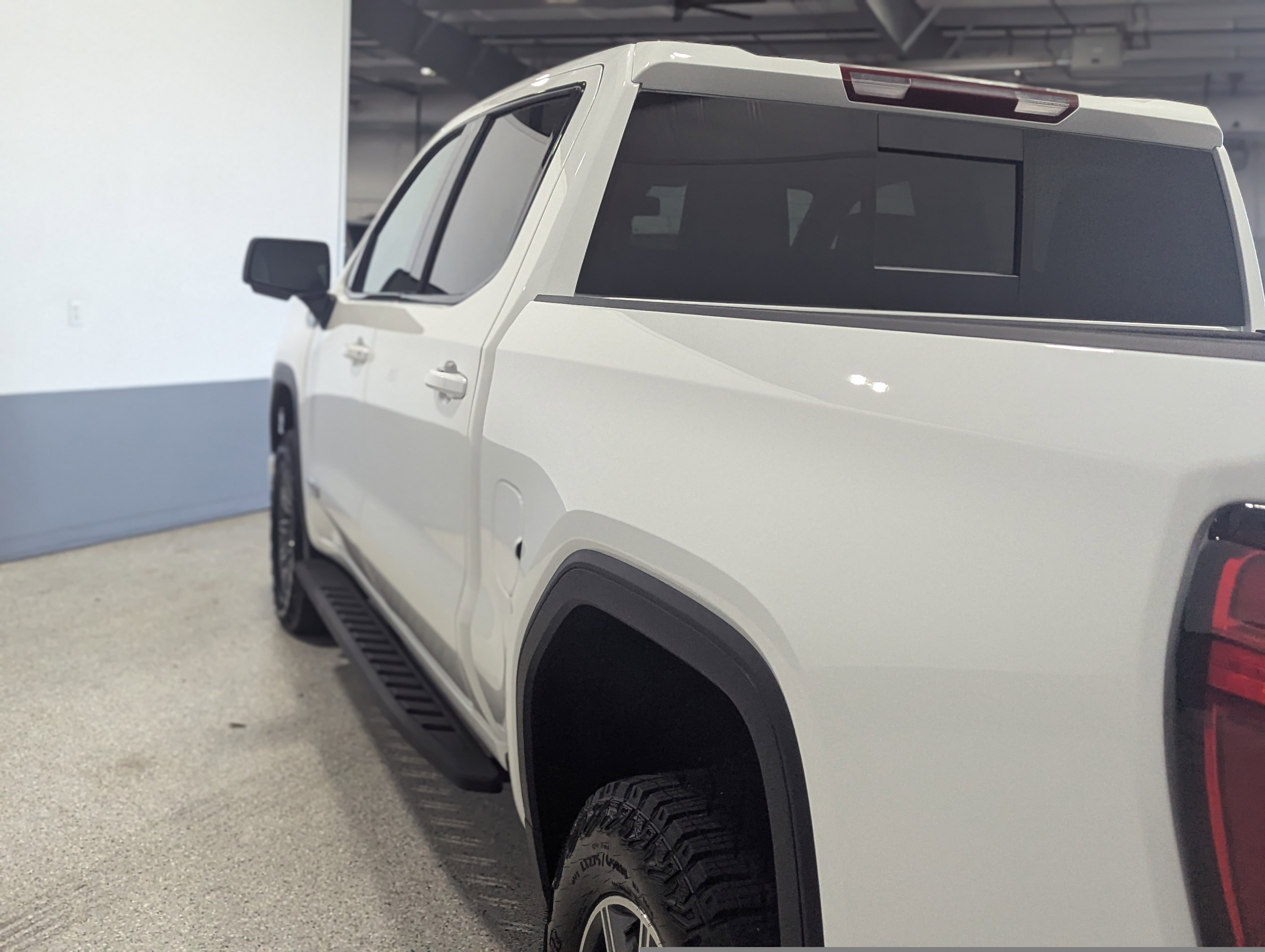 Used 2025 GMC Sierra 1500 AT4 w/ AT4 Premium Package AWD/4WD image 5