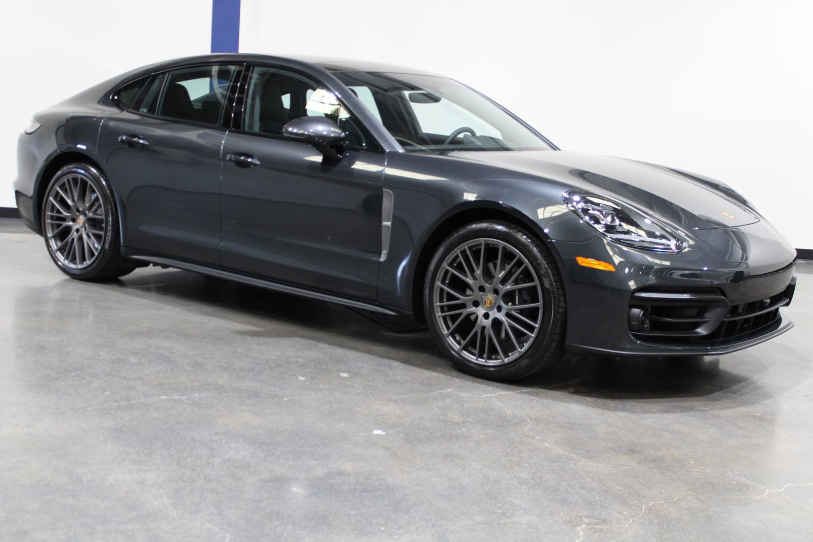 Used 2023 Porsche Panamera Platinum Edition image 2