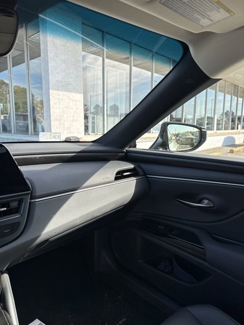 Used 2024 Lexus ES 300h w/ Premium Package image 16