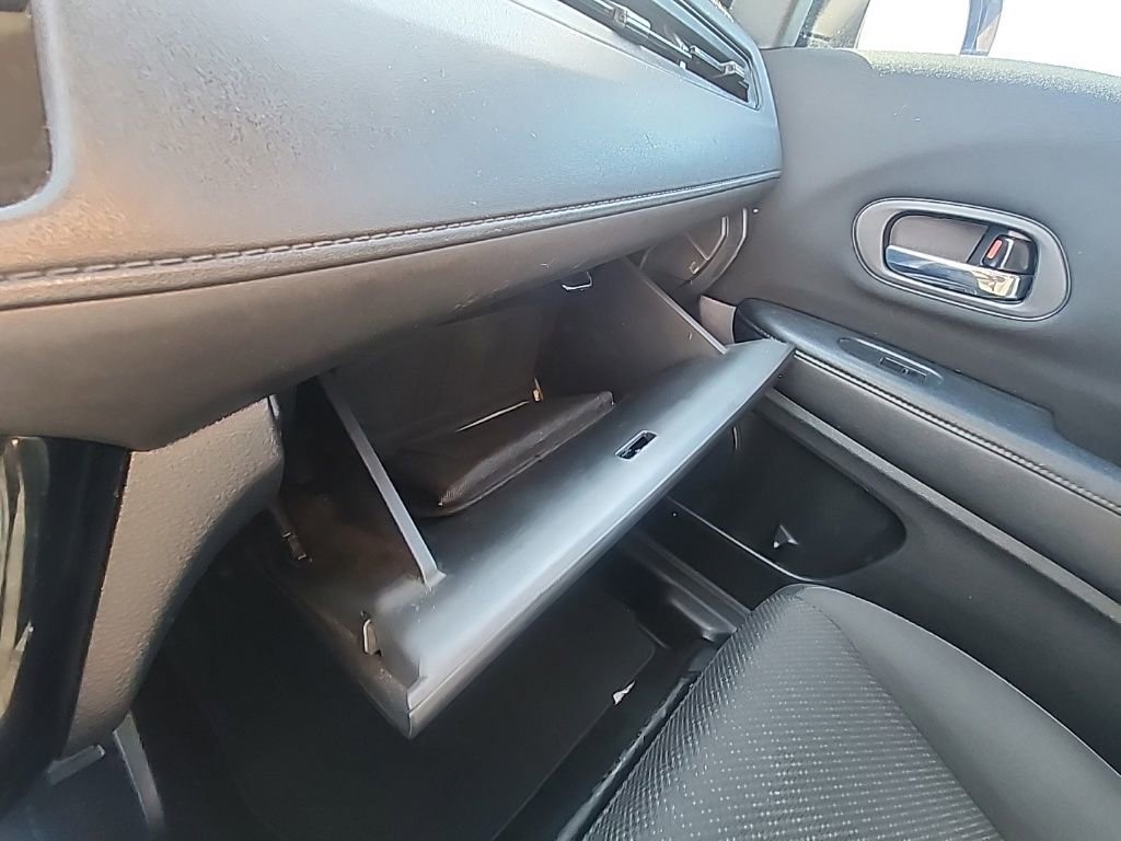 Used 2016 Honda HR-V LX image 21