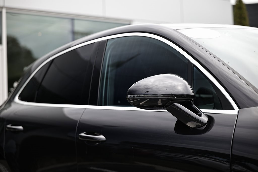 Certified 2024 Porsche Macan image 17