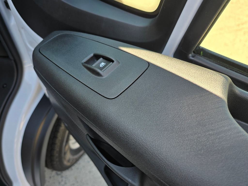 Used 2025 RAM ProMaster 1500 w/ Safety Group FWD image 17
