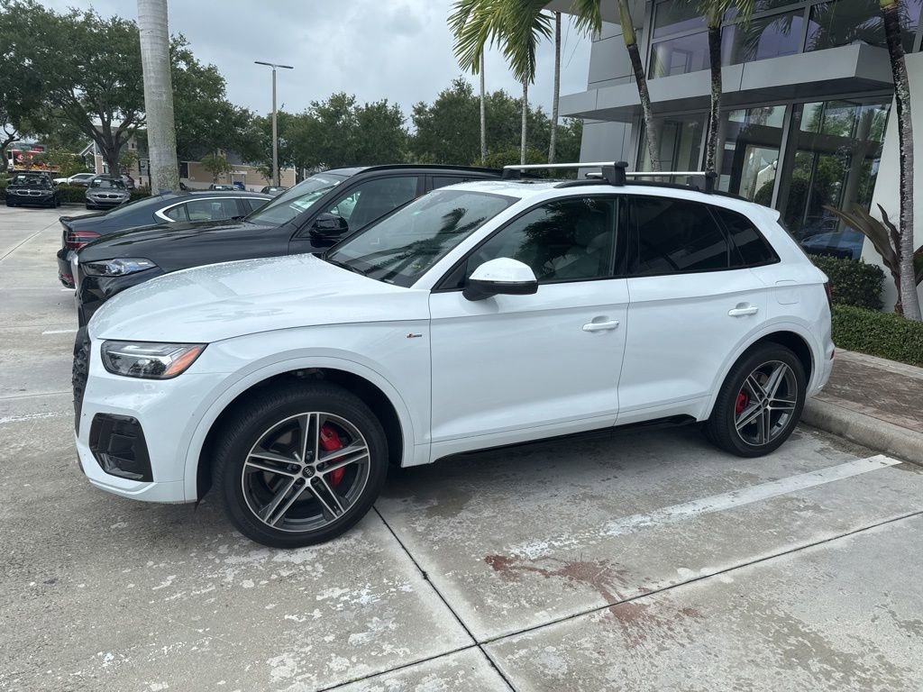Used 2024 Audi Q5 e Premium Plus w/ Premium Plus Package AWD/4WD image 3