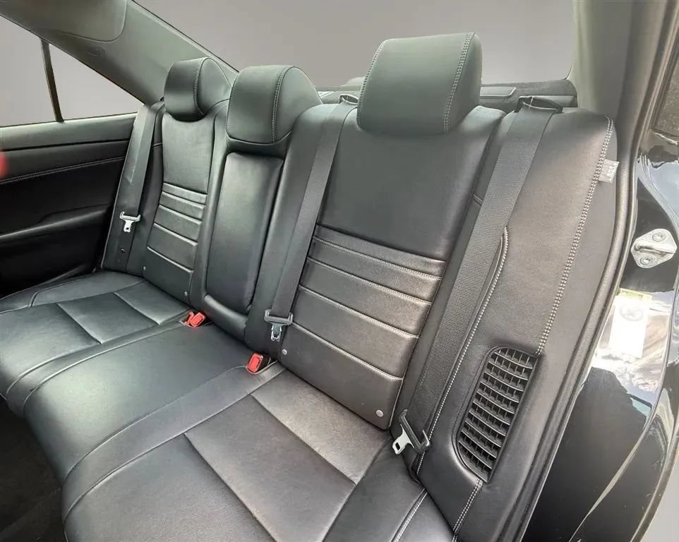 Used 2015 Toyota Camry XLE w/ Moonroof Package FWD image 26