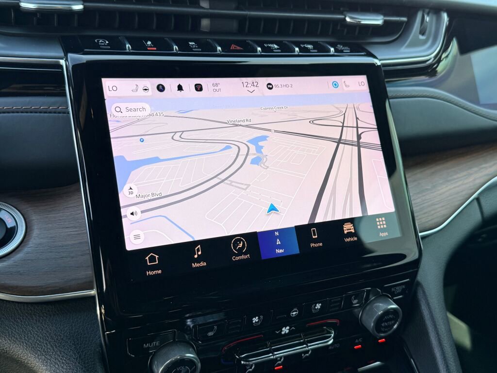 Used 2022 Jeep Grand Cherokee Summit w/ Adv Protech Group IV image 6