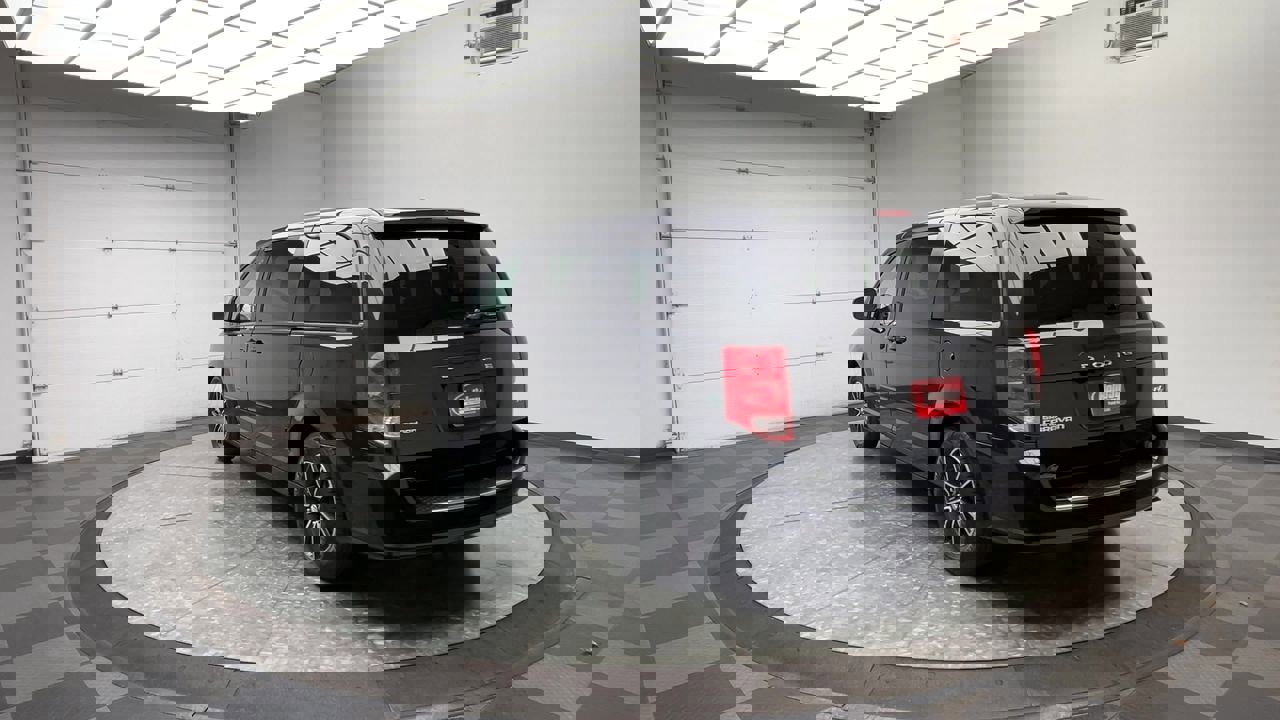 Used 2016 Dodge Grand Caravan R/T image 31