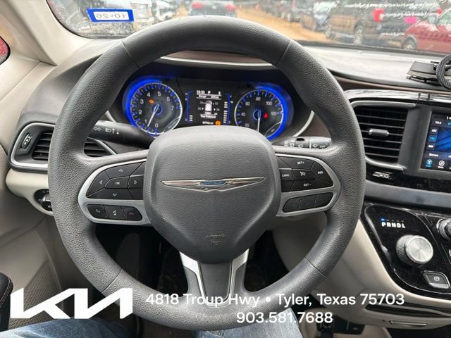 Used 2018 Chrysler Pacifica Touring Plus w/ Tire & Wheel Group FWD image 17