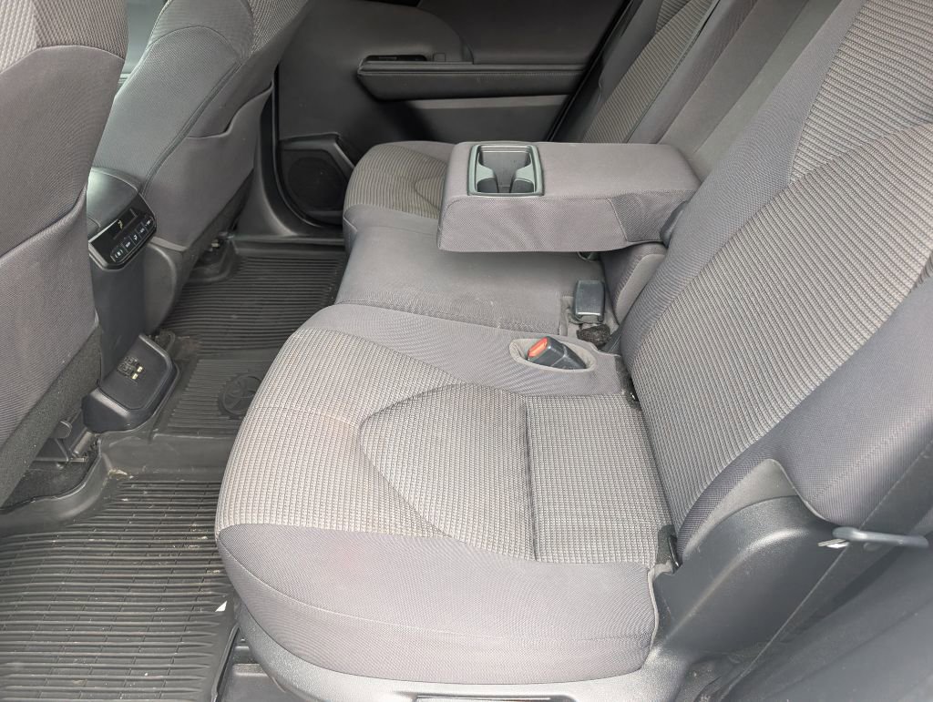 Used 2020 Toyota Highlander L FWD image 9