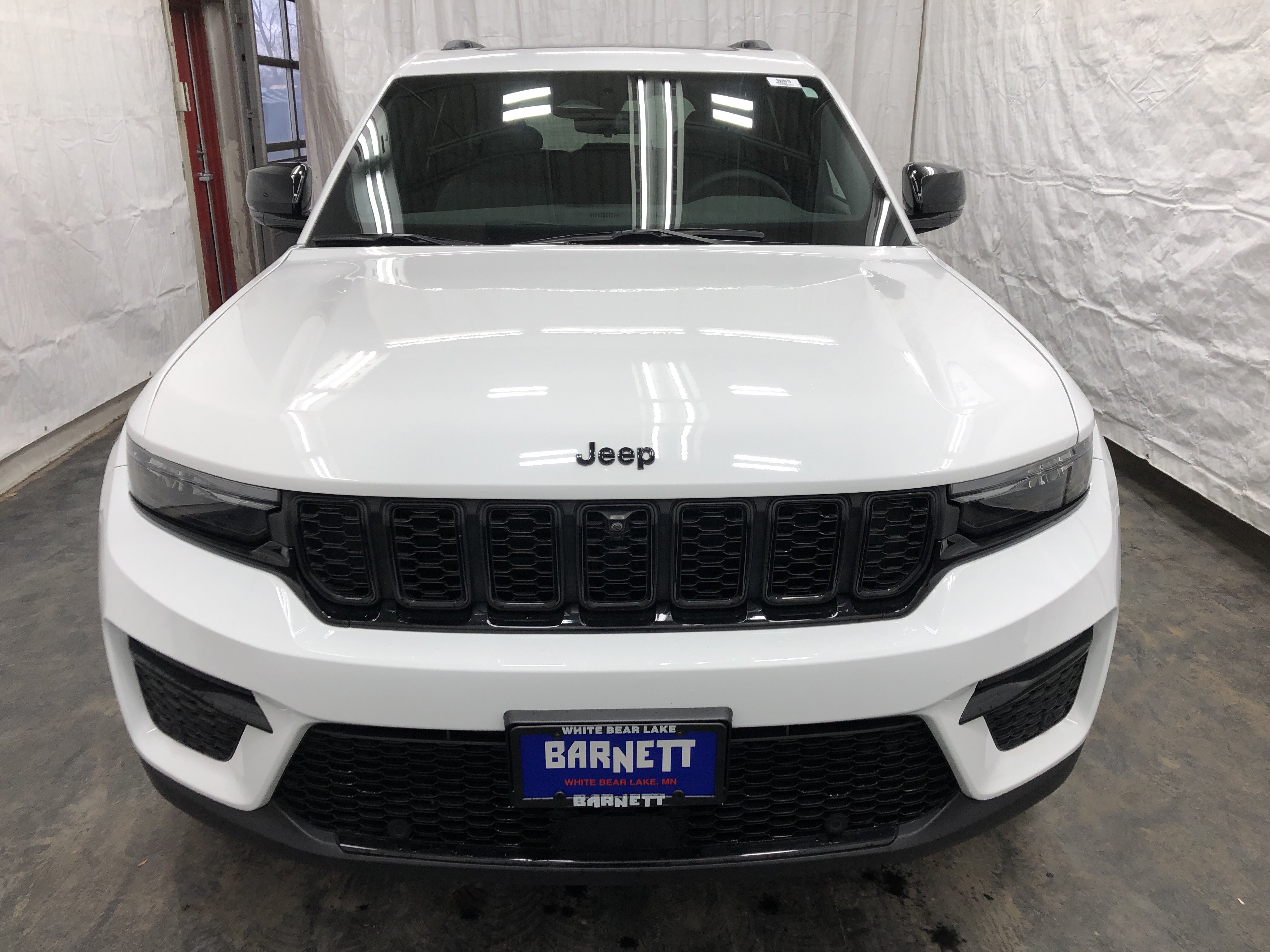 Certified 2024 Jeep Grand Cherokee Limited w/ Luxury Tech Group II AWD/4WD image 7