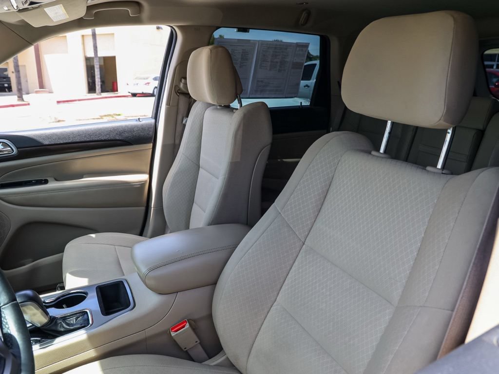 Used 2018 Jeep Grand Cherokee Laredo RWD image 15