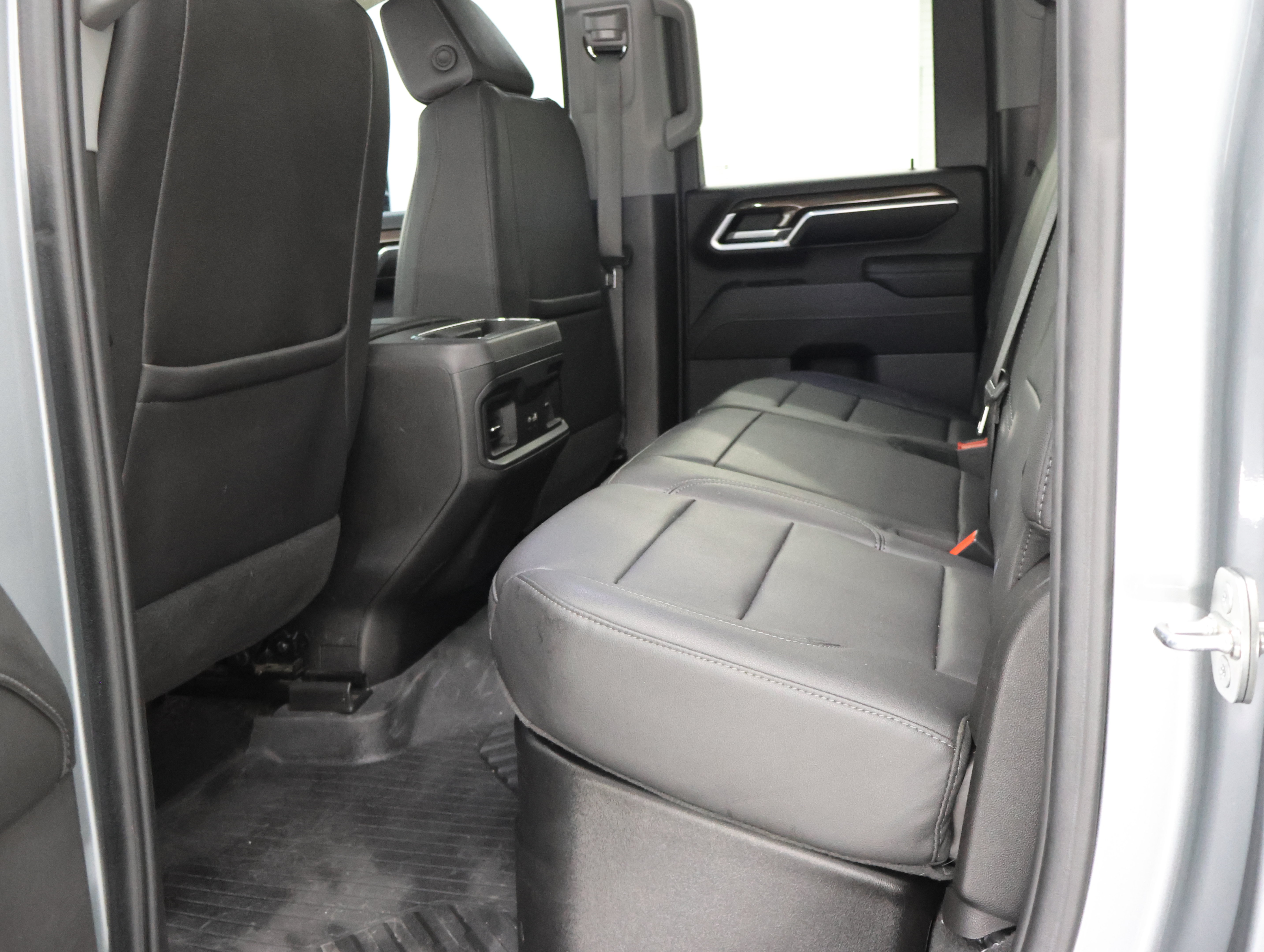 Used 2024 Chevrolet Silverado 2500 LT AWD/4WD image 9