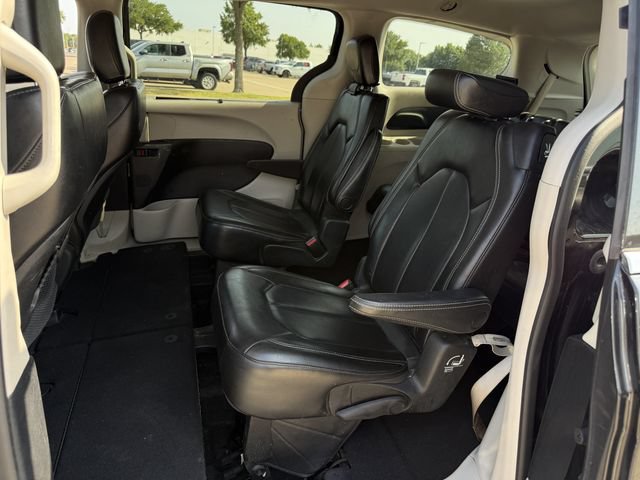 Used 2020 Chrysler Voyager Lxi FWD image 22