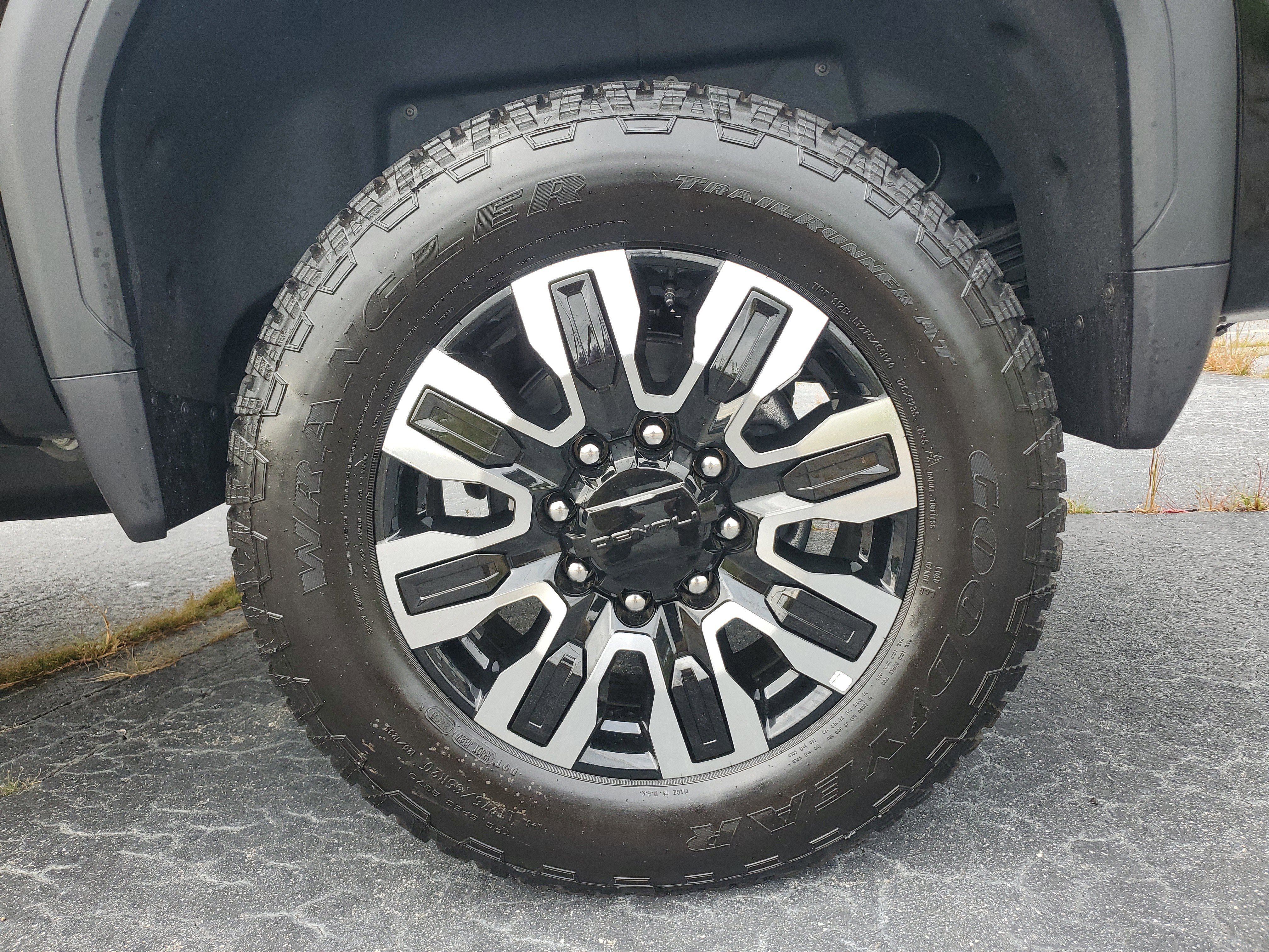 New 2025 GMC Sierra 2500 Denali Ultimate image 9