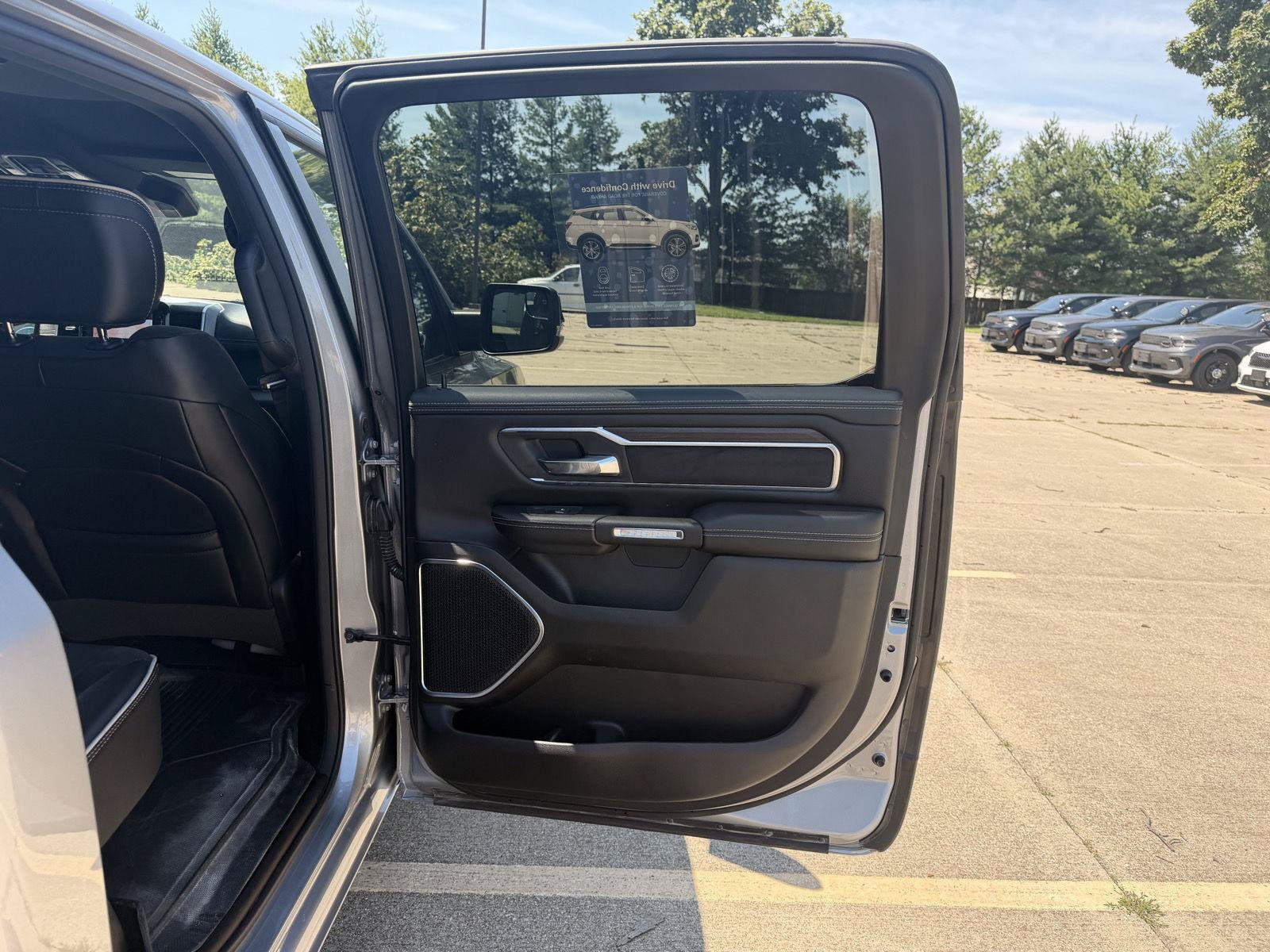 Used 2025 RAM 1500 Laramie AWD/4WD image 9