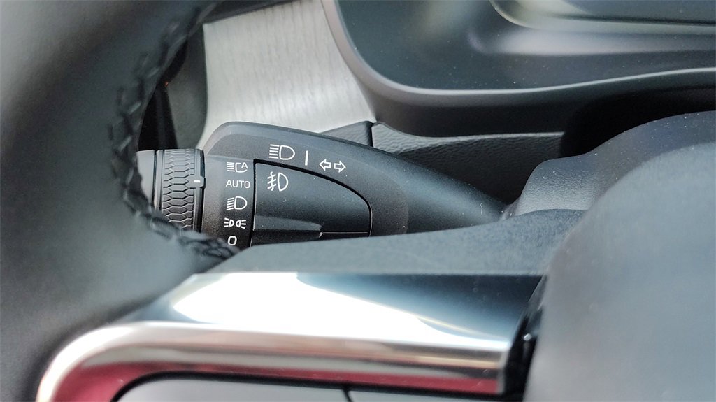 New 2026 Volvo XC40 B5 Core image 16