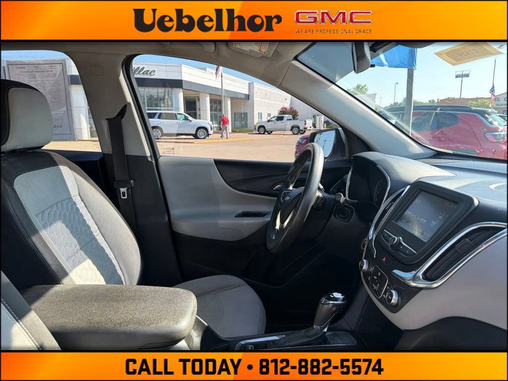 Used 2018 Chevrolet Equinox LT FWD image 2