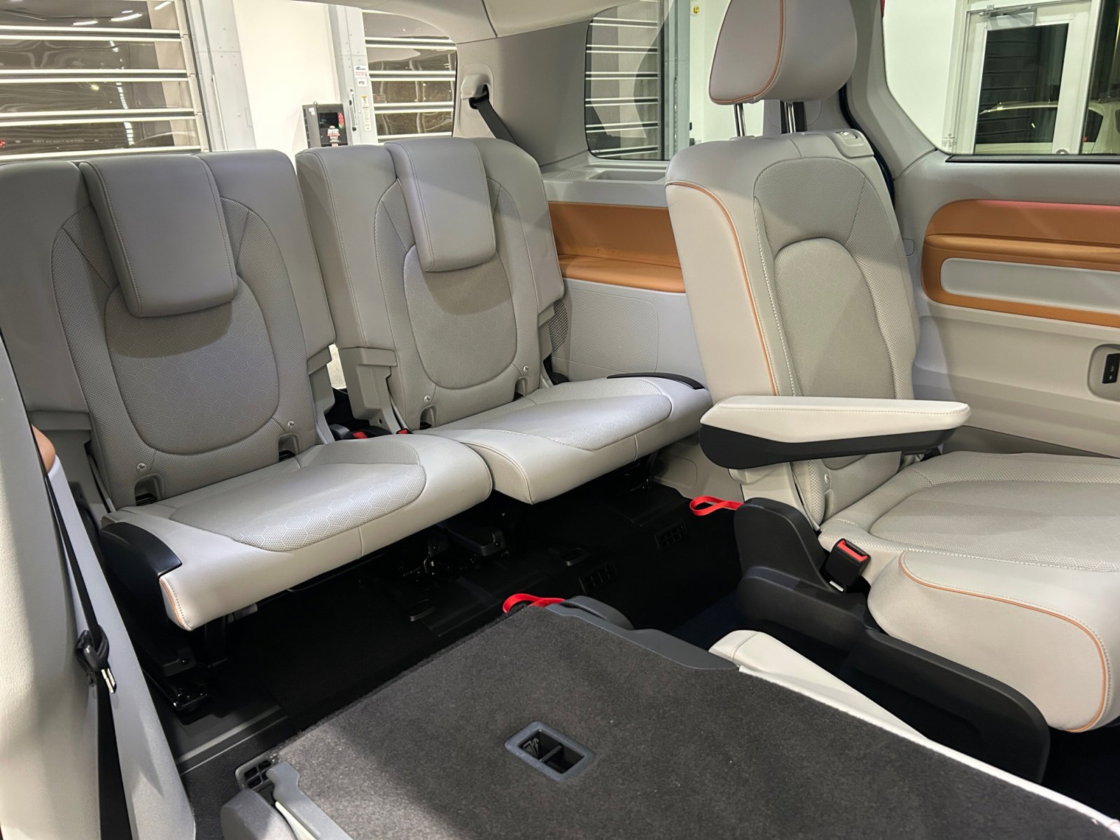 Used 2025 Volkswagen ID. Buzz 1st Edition image 19