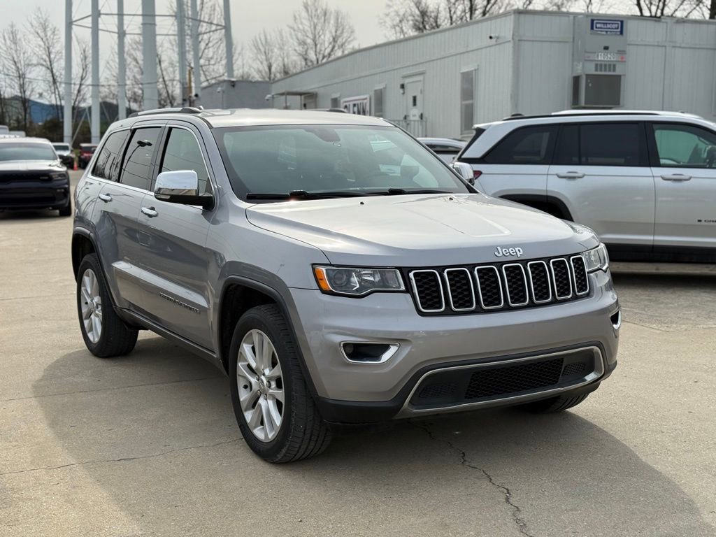 Used 2017 Jeep Grand Cherokee Limited image 4