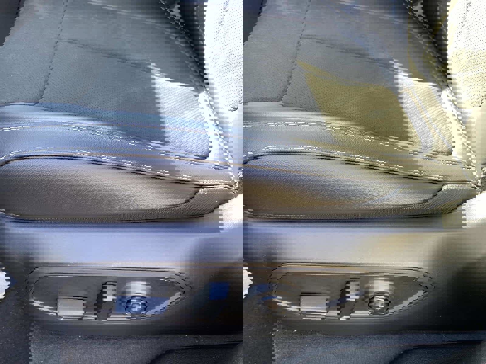 New 2026 Jeep Grand Cherokee Altitude image 10